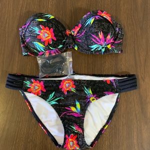 BNWT Jr/Womens 2 piece Swimwear (size Med)